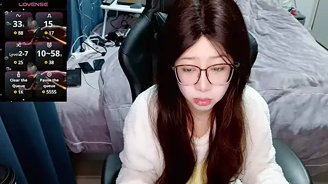 Snapshot of Angelababy001 chatting on January 2025 03:03:01 PM Angelababy001 online show from January 2025 03:03:01 PM