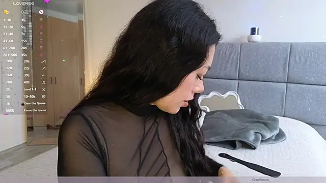 Snapshot of Soffimoon_ chatting on April 2026 08:28:02 PM Soffimoon online show from April 2026 08:28:02 PM