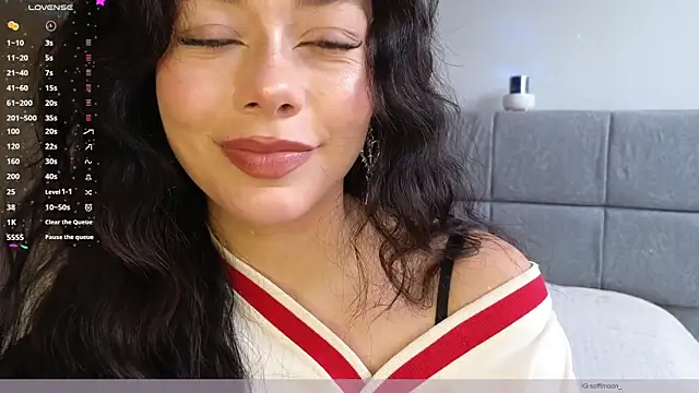 Snapshot of Soffimoon_ chatting on April 2026 09:08:02 PM Soffimoon online show from April 2026 09:08:02 PM