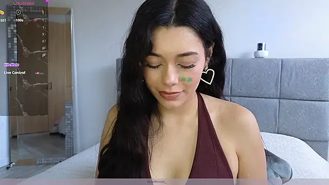 Snapshot of Soffimoon_ chatting on May 2026 08:06:02 PM Soffimoon online show from May 2026 08:06:02 PM