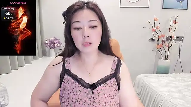 Crystal Wings online show from September 2025 12:40:02 PM