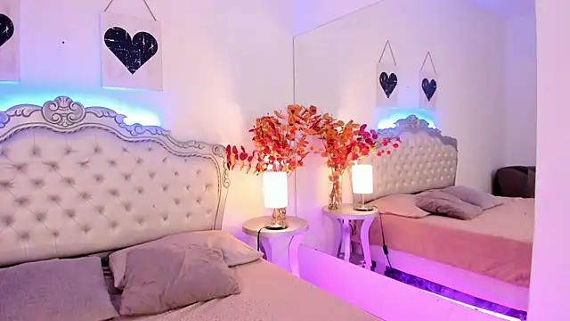 NiaColusi online show from September 2025 07:52:01 PM