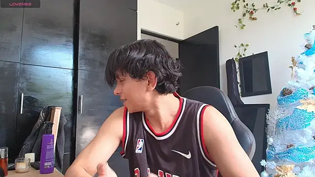 Snapshot of Haruto2001 chatting on December 2024 03:43:02 PM Haruto2001 online show from December 2024 03:43:02 PM