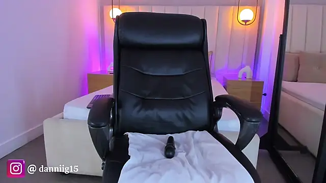 kosmic Angel online show from February 2025 04:03:02 PM