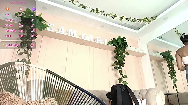 flavia cruz online show from October 2025 07:34:01 PM