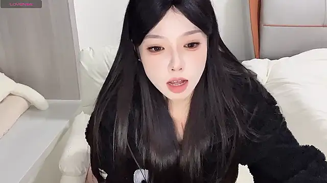 Snapshot of Q-ing chatting on December 2024 07:21:01 AM Q-ing online show from December 2024 07:21:01 AM