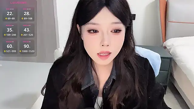 Snapshot of Q-ing chatting on January 2025 02:01:01 AM Q-ing online show from January 2025 02:01:01 AM