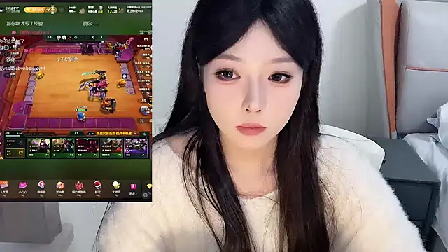 Snapshot of Q-ing chatting on January 2025 12:52:02 AM Q-ing online show from January 2025 12:52:02 AM