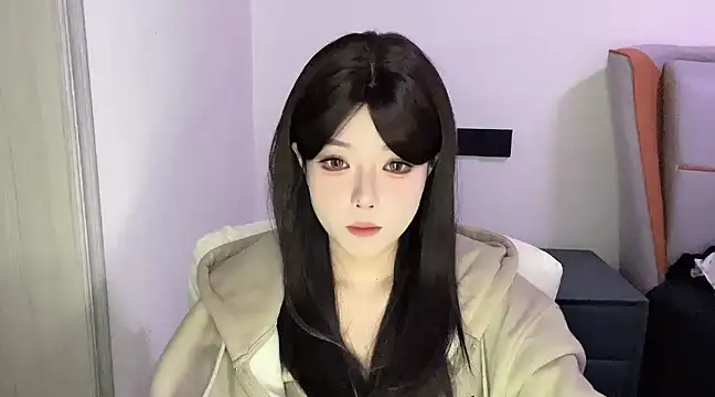 Snapshot of Q-ing chatting on March 2025 12:20:01 PM Q-ing online show from March 2025 12:20:01 PM