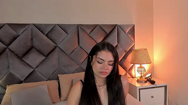 Luisa0110 online show from September 2025 08:24:01 PM