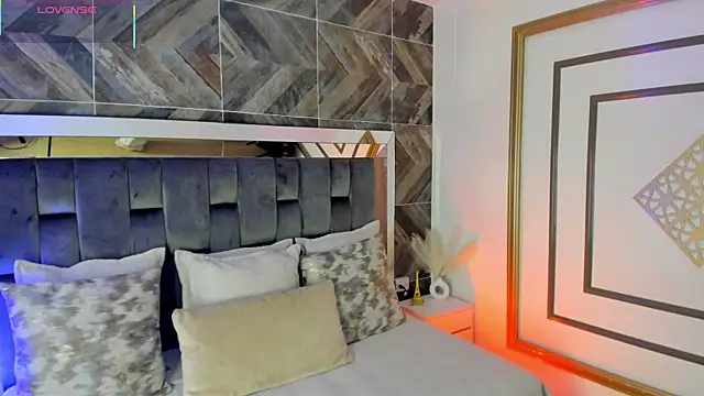 TaniaSmith1 online show from November 2025 11:15:01 PM