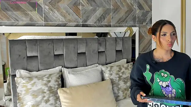 TaniaSmith1 online show from November 2025 11:04:02 PM