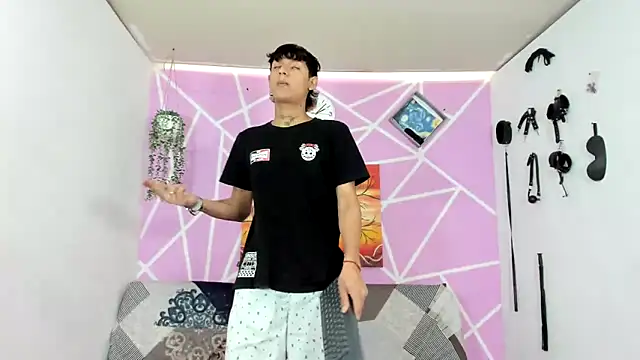 Snapshot of Fresahot2005 chatting on February 2025 07:11:01 PM Fresahot2005 online show from February 2025 07:11:01 PM