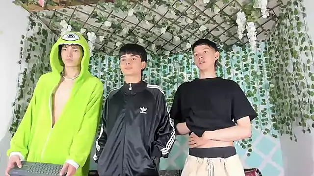 Snapshot of Fresahot2005 chatting on February 2025 01:22:01 PM Fresahot2005 online show from February 2025 01:22:01 PM