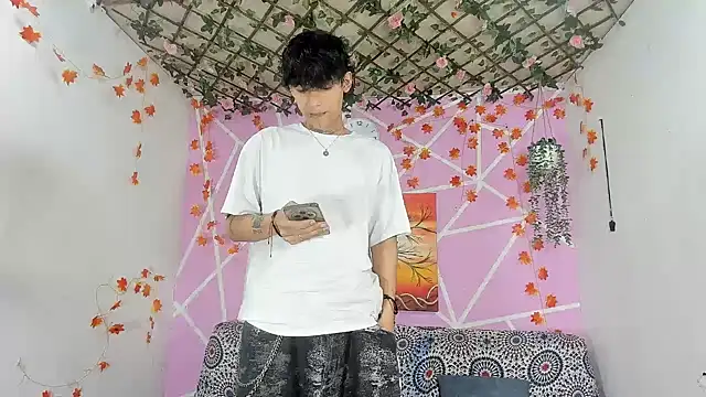 Fresahot2005 online show from December 2025 02:01:02 PM