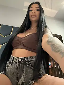 Snapshot of amirahylerr chatting on December 2024 08:04:01 PM amirahylerr online show from December 2024 08:04:01 PM