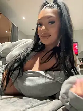 Snapshot of amirahylerr chatting on February 2025 08:28:01 PM amirahylerr online show from February 2025 08:28:01 PM