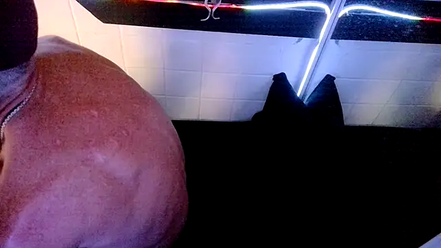 Snapshot of HandyBro chatting on April 2026 04:40:01 PM HandyBro online show from April 2026 04:40:01 PM