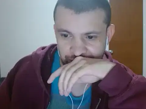 Snapshot of camiloking1720 chatting on December 2024 06:15:01 AM camiloking1720 online show from December 2024 06:15:01 AM