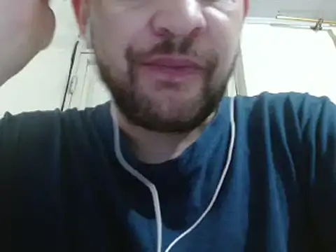 Snapshot of camiloking1720 chatting on December 2024 02:43:01 AM camiloking1720 online show from December 2024 02:43:01 AM