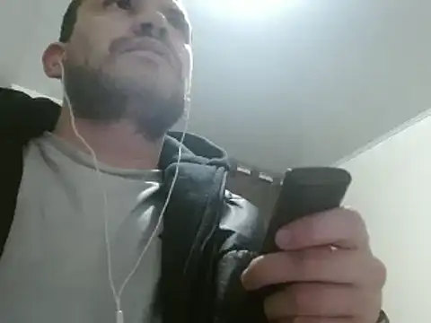 Snapshot of camiloking1720 chatting on February 2025 05:09:01 PM camiloking1720 online show from February 2025 05:09:01 PM