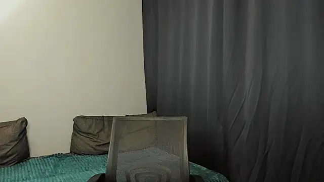 Snapshot of Pinku_kitsune chatting on February 2025 09:48:02 PM Pinku kitsune online show from February 2025 09:48:02 PM