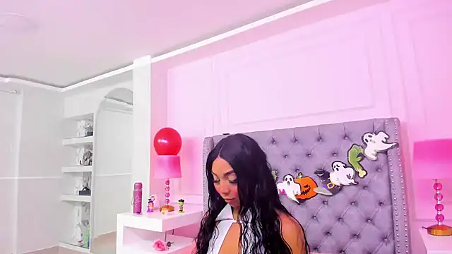 HaileeRoberts online show from October 2025 12:50:02 PM