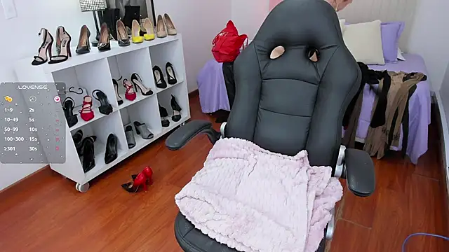 Snapshot of Victoria_collins_1 chatting on January 2025 05:56:01 PM Victoria collins 1 online show from January 2025 05:56:01 PM