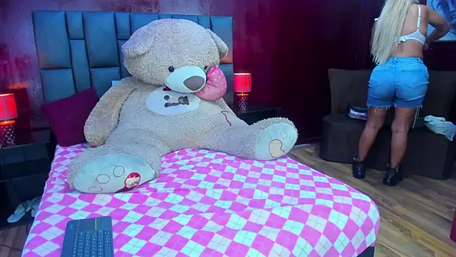 Snapshot of Dulcex69 chatting on February 2025 11:54:01 AM Dulcex69 online show from February 2025 11:54:01 AM