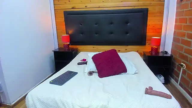 Snapshot of Dulcex69 chatting on February 2025 04:24:02 PM Dulcex69 online show from February 2025 04:24:02 PM