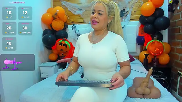 Snapshot of Dulcex69 chatting on October 2025 01:35:02 PM Dulcex69 online show from October 2025 01:35:02 PM