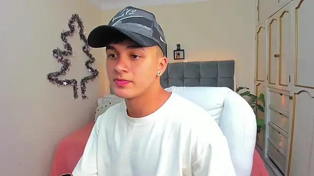 Cristopher strong online show from January 2025 12:41:02 PM