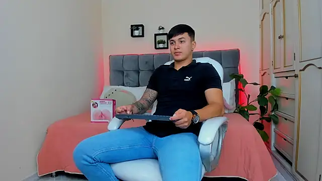 Cristopher strong online show from January 2025 12:50:01 PM