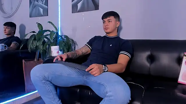 Cristopher strong online show from February 2025 02:11:02 PM