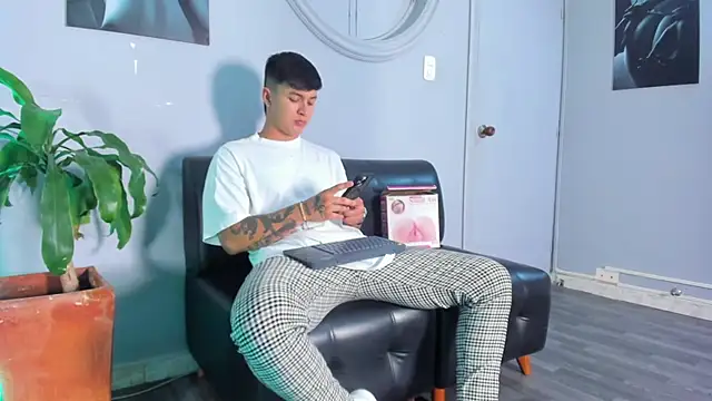 Cristopher strong online show from March 2025 12:56:02 PM