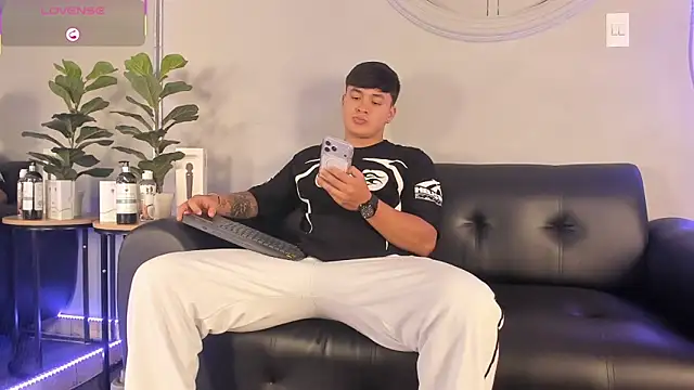 Cristopher strong online show from April 2026 01:27:01 PM