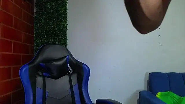 Demitryo online show from April 2026 07:53:01 PM