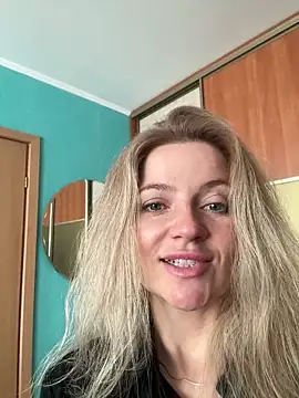 Snapshot of AlisonXCristal chatting on April 2026 09:26:01 AM AlisonXCristal online show from April 2026 09:26:01 AM