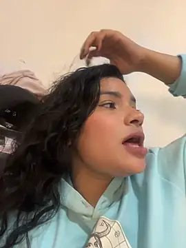 lolaa staars online show from October 2025 05:26:02 AM