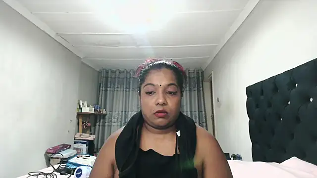 Snapshot of Indianmayaxoxo chatting on November 2025 02:51:02 PM Indianmayaxoxo online show from November 2025 02:51:02 PM