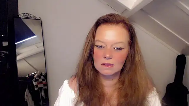Snapshot of roxanna24 chatting on March 2026 04:02:01 PM roxanna24 online show from March 2026 04:02:01 PM