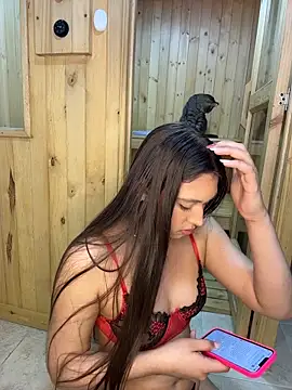 Barbielatinas online show from April 2026 11:33:02 PM