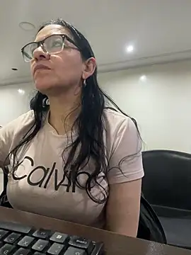 Snapshot of Freya_Artemisa chatting on April 2026 09:54:01 PM Freya Artemisa online show from April 2026 09:54:01 PM