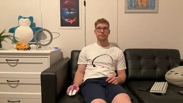 BlueEyedTallGuy94 online show from December 2024 10:50:01 PM