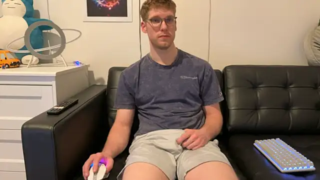 BlueEyedTallGuy94 online show from January 2025 01:32:01 AM