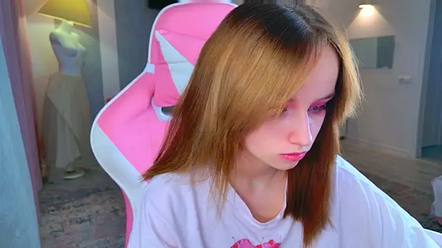 b4by LoL1 online show from December 2025 11:26:02 AM