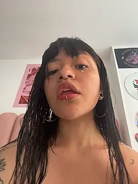 Ashley Chriss online show from November 2025 06:44:02 PM