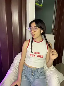 Catyloves online show from December 2024 04:11:01 AM