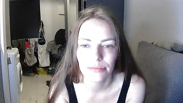Snapshot of AnnaDiamond1 chatting on July 2026 02:42:01 AM AnnaDiamond1 online show from July 2026 02:42:01 AM