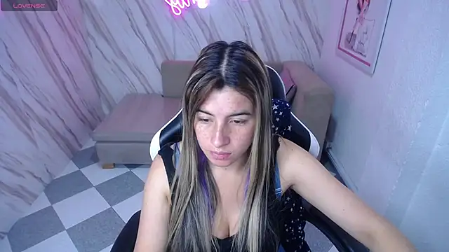 Snapshot of Valerie_b chatting on January 2025 03:06:02 AM Valerie b online show from January 2025 03:06:02 AM